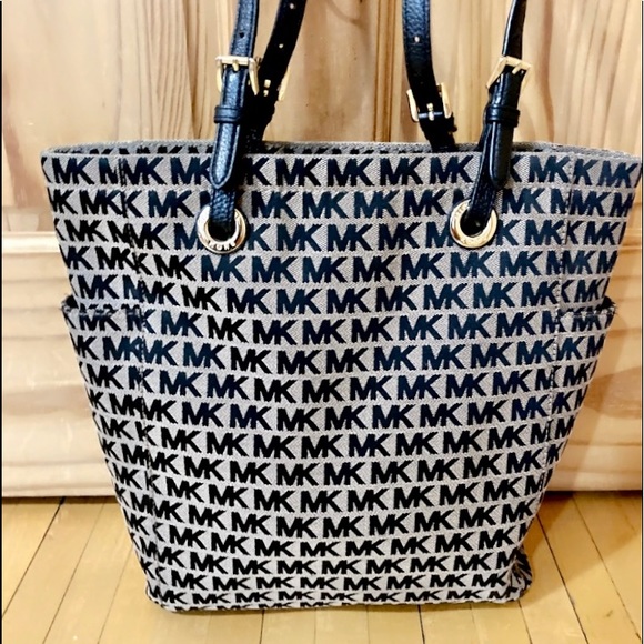 LIKE NEW❗️AUTHENTIC MICHAEL KORS JET SET MONOGRAM TOTE - Picture 4 of 14